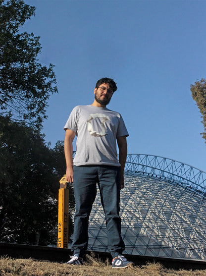 Playera con impresión de colmillos